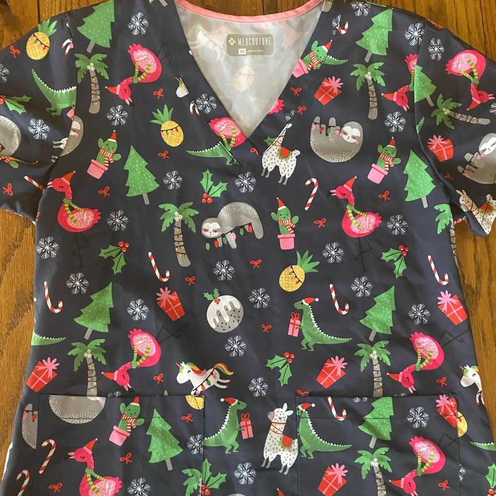 Med Cotour Holiday Scrub Top